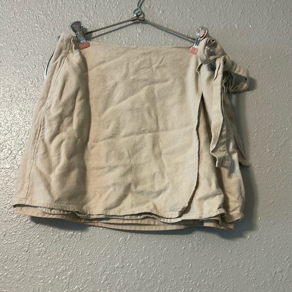 Khaki Foerver 21 mini bow skirt with built in shorts